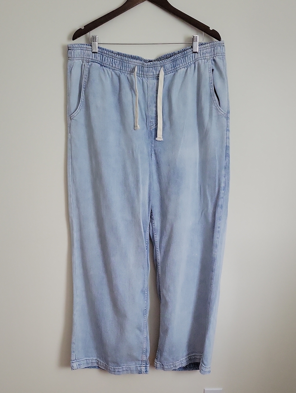 GAP Factory Women's High Rise Wide-Leg Jeans- Size XL- New!
